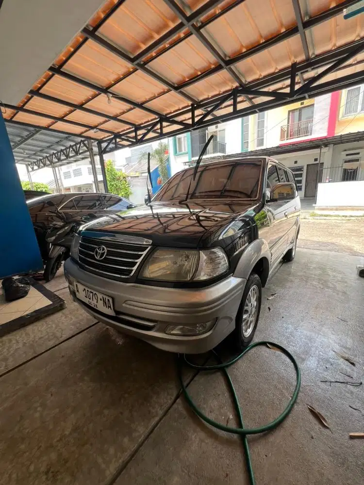 Toyota Kijang Krista Hitam Silver 2.0 Manual Bensin 2004
