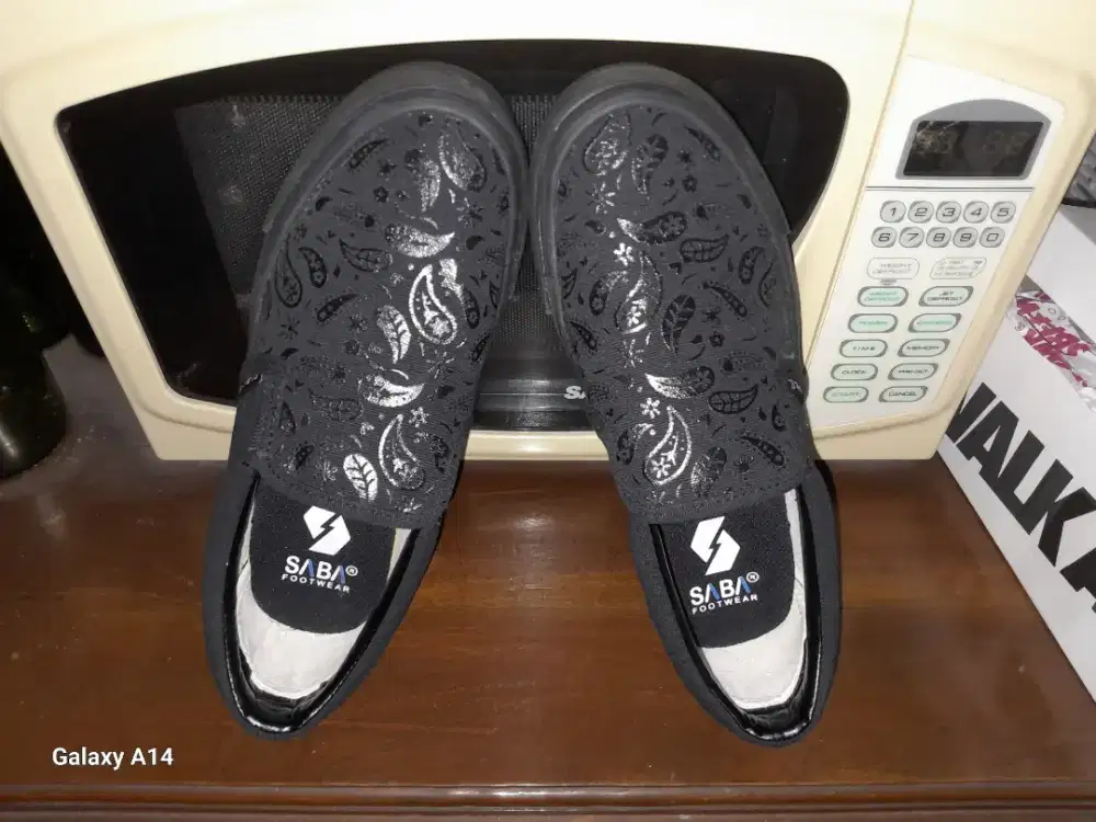 SO Paisley Clasic All Blk by Saba Footwear