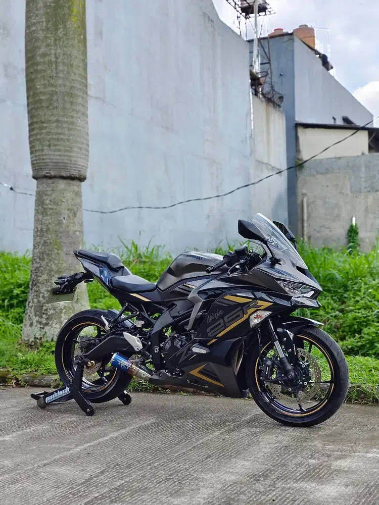KAWASAKI ZX25R ABS QS GREY 2022 KM 4K PAJAK PANJANG LIKE NEW