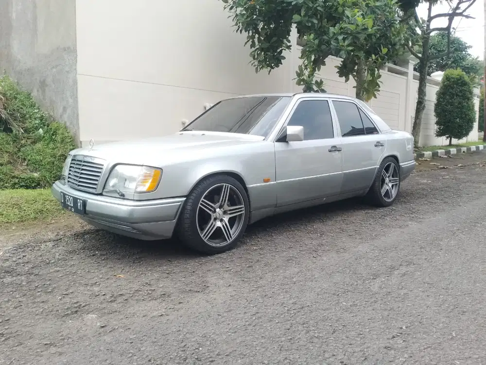 Mercedes-Benz E320 1996 Bensin