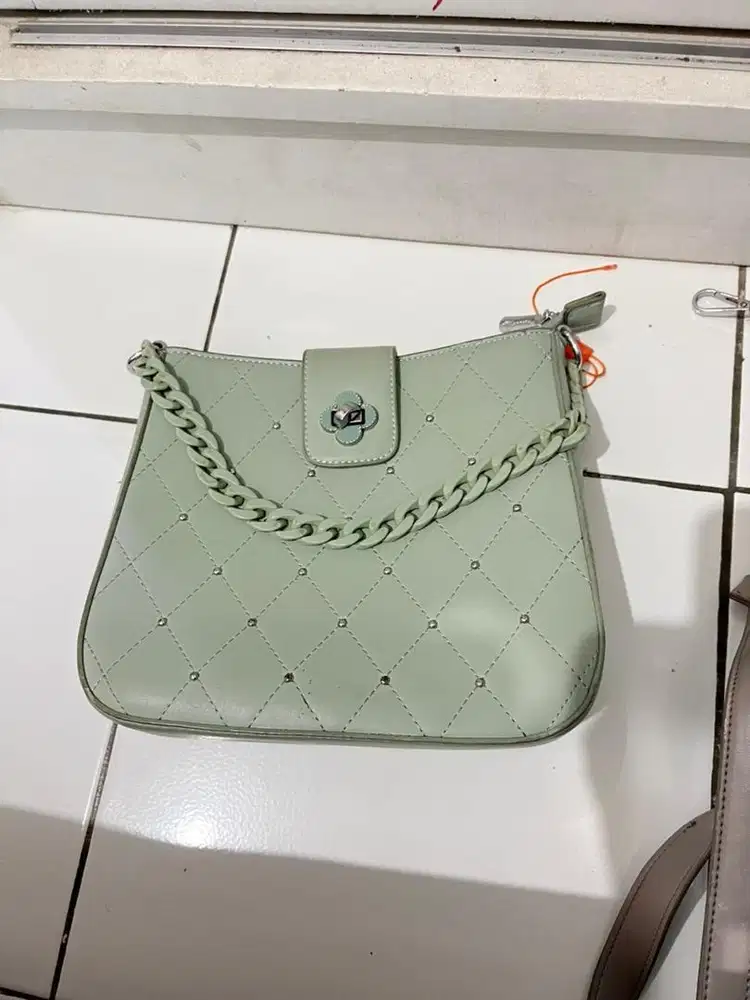 Preloved Tas Emsio Warna Hijau Mint