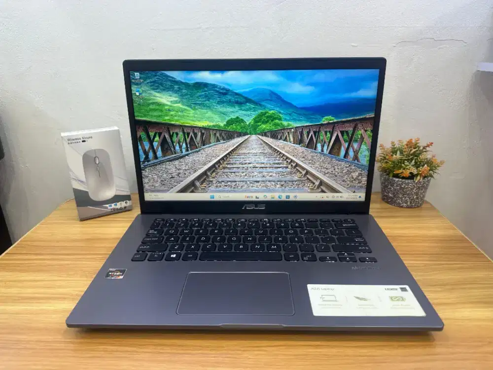 ASUS VIVOBOOK M409DA
RYZEN 5 3500U
RAM 8GB 
SSD 512GB
VEGA 8 2GB