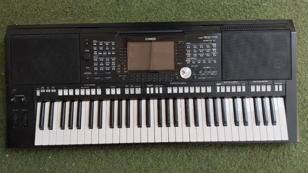 YAMAHA PSR S 975