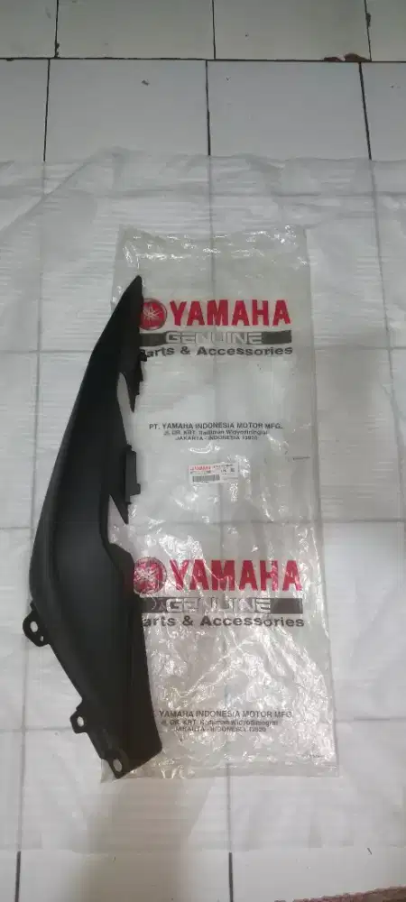 Cover body kanan X-Max hitam doff original Yamaha