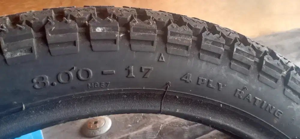 Ban motor R 17 bekas belum pernah ke pake