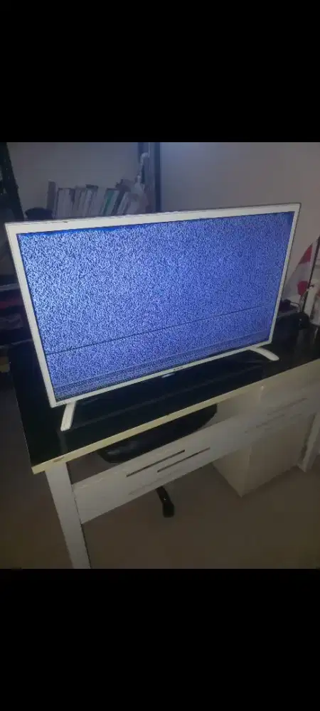 SHARP 32 inch Warna Putih