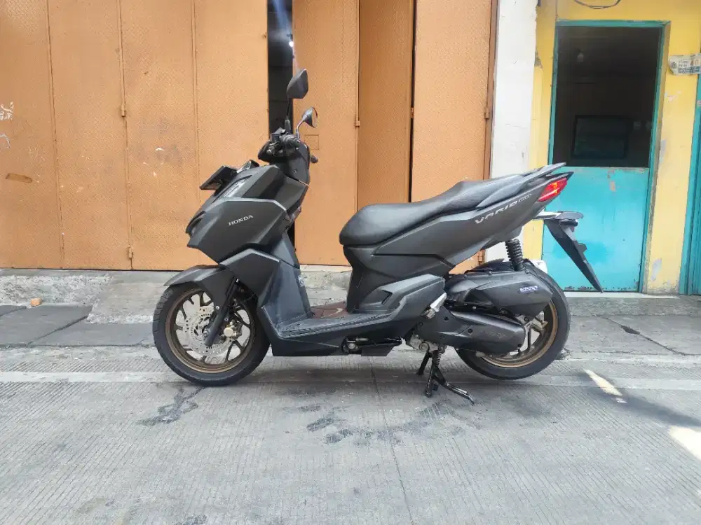 Honda vario 160 abs th 2022 b dki km low istimewa