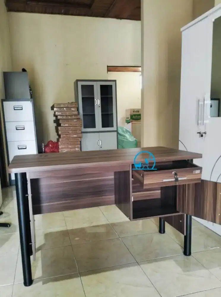 Diskon! Meja kerja kaki besi