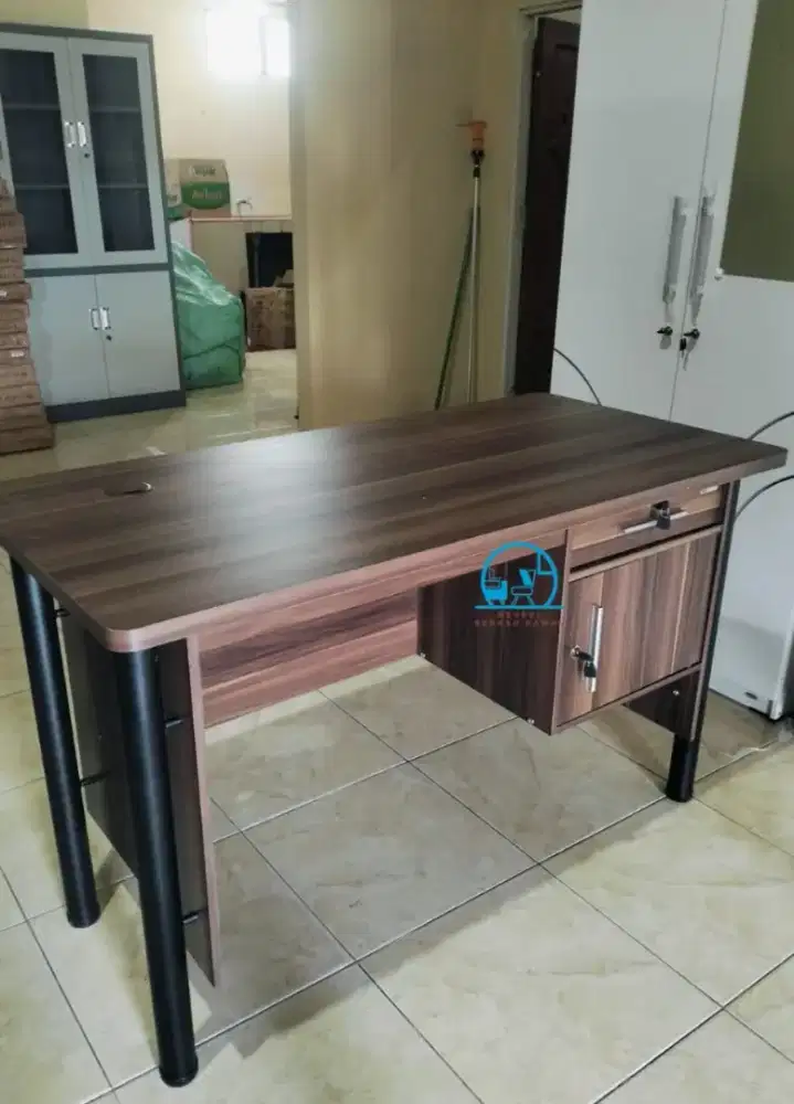 Sale! Meja kantor kaki besi