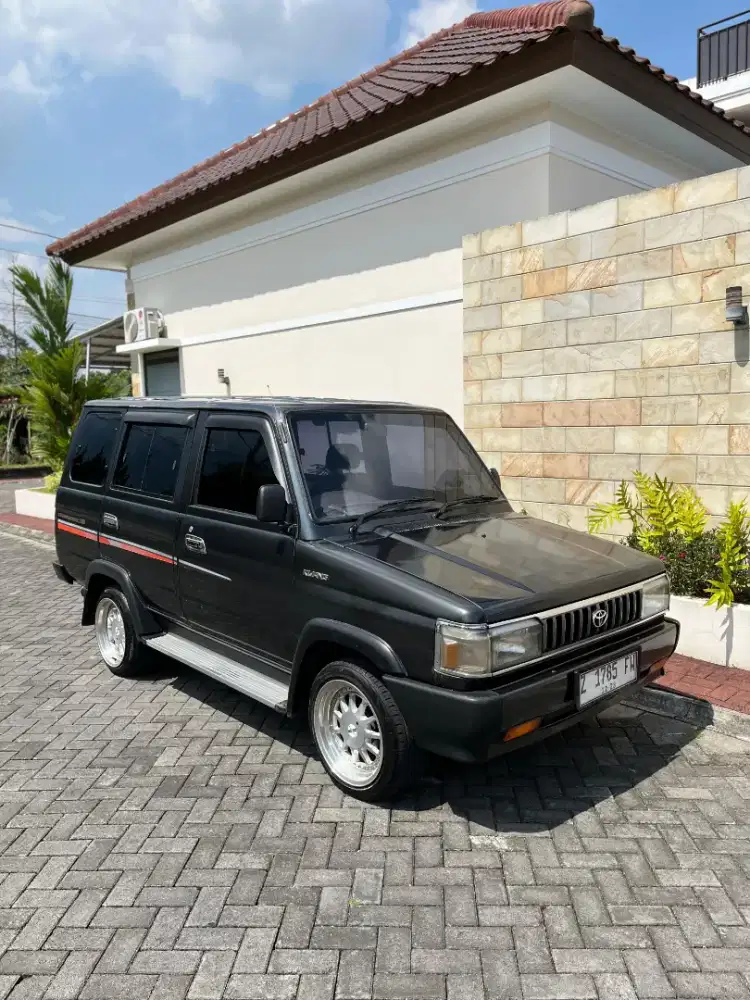 Toyota kijang grand