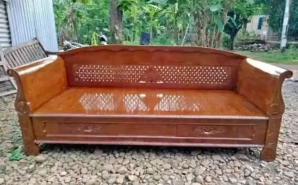 Bale bale kayu jati