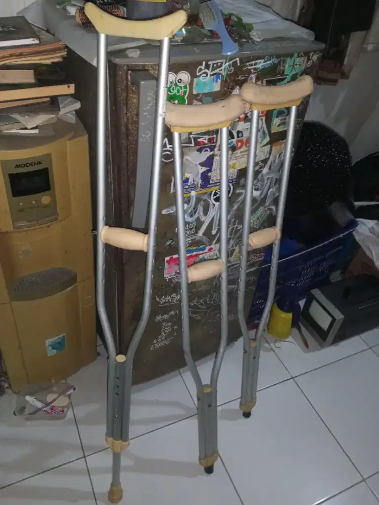Tongkat jalan M ada 2 dan XL  ada 1 3brg 100rb net