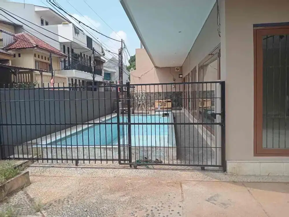 Disewakan Rumah 3 Lantai Modern Minimalis Ada Pool Kecil & Rooftop di Kelapa Gading Jakarta Utara