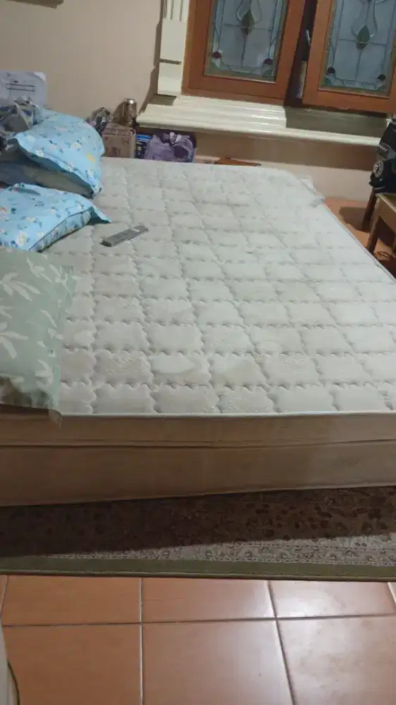 Spring bed bekas pakai