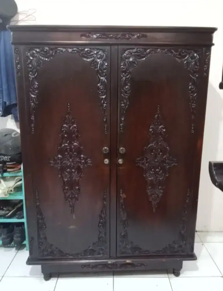 Lemari jati dan springbed