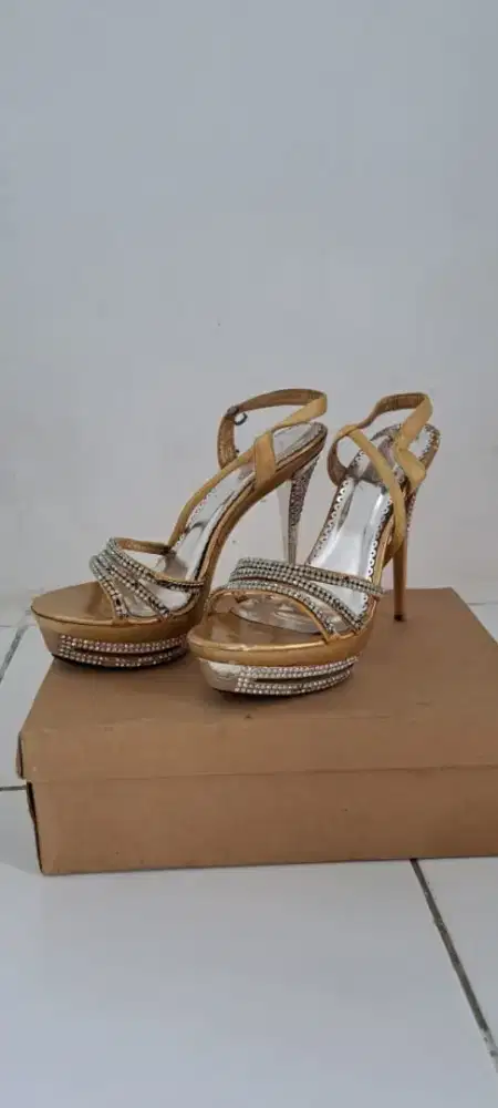 High heels Fladeo