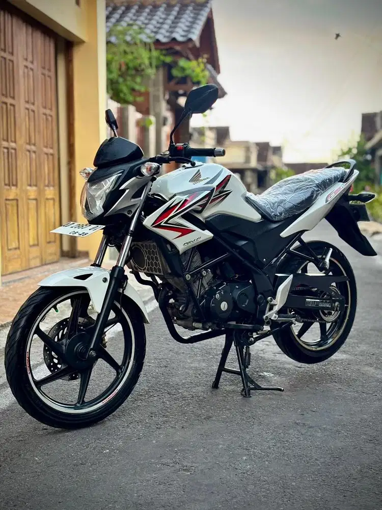 Honda CB 150R STREETFIRE ORIGINAL ISTIMEWA