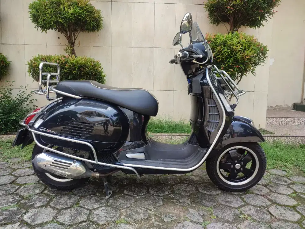 VESPA GTS IGET 150 TAHUN 2018 ABS