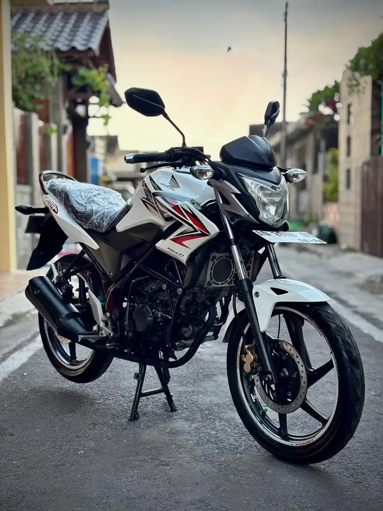 Honda CB 150R STREETFIRE ORIGINAL APIK