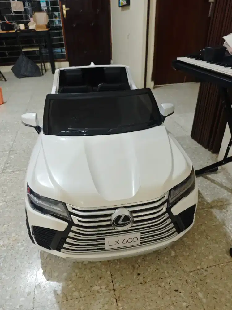 Mobil mainan listrik lexus LX600