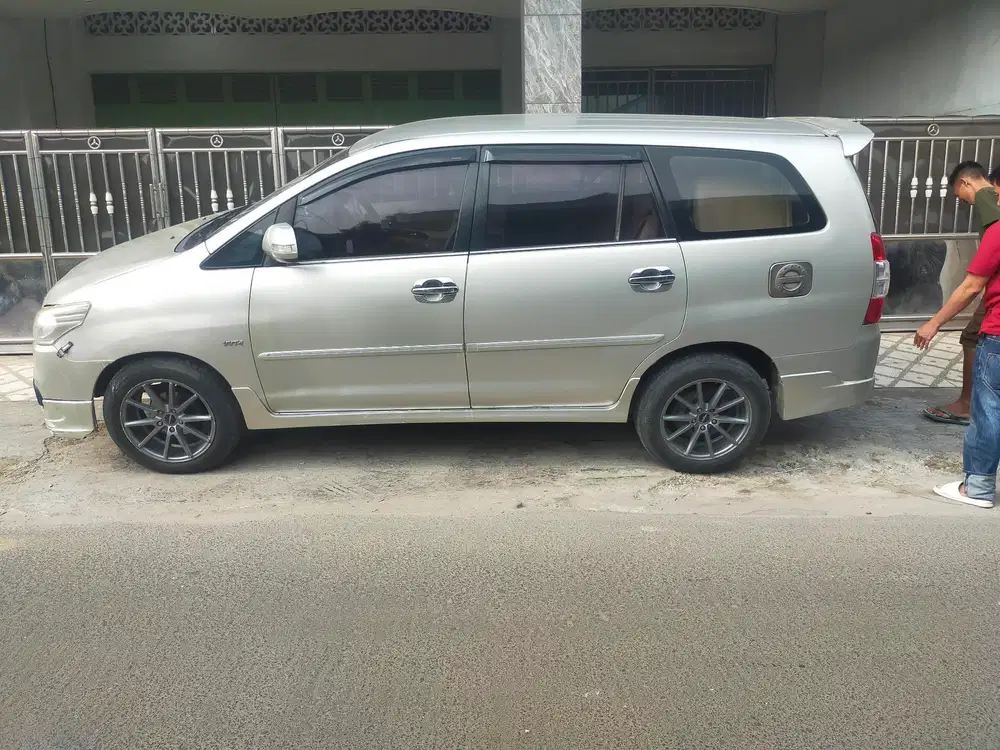 Toyota Kijang Innova 2005 Bensin