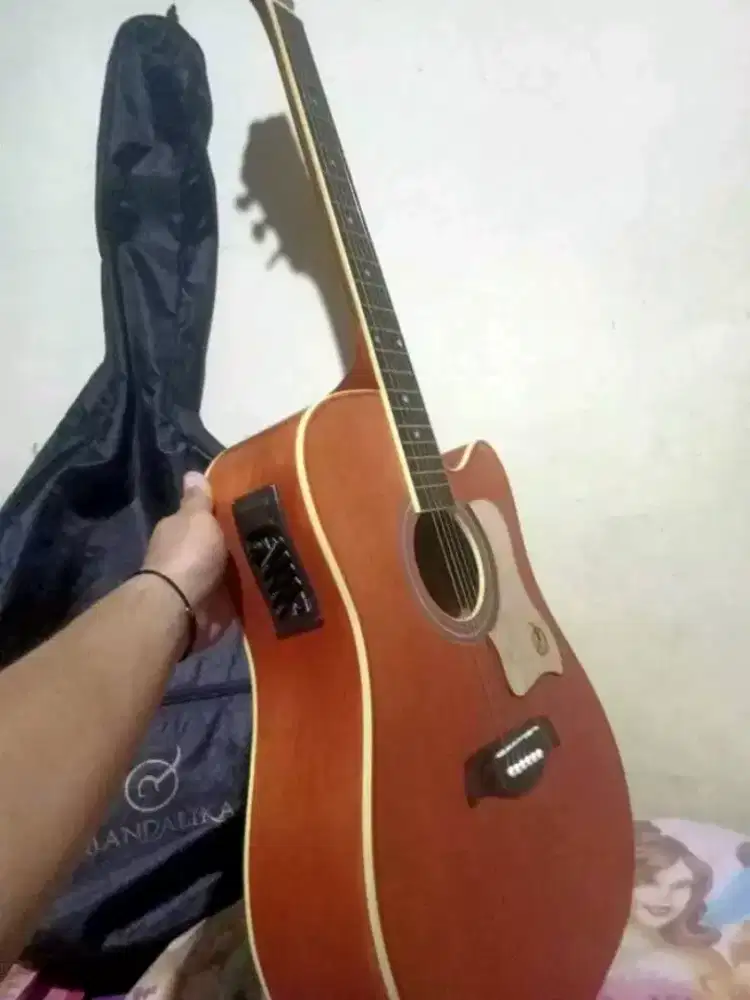Gitar akustik Mandalika ori