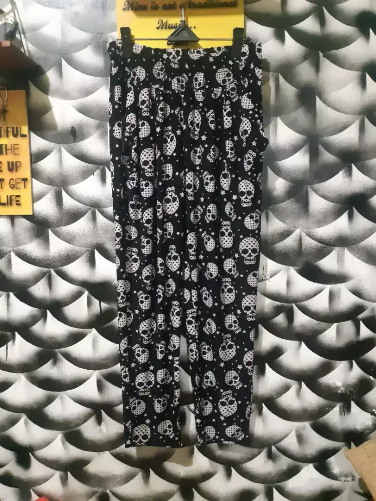 Celana santai skull/grunge/ghotic wanita preloved tjap karoeng