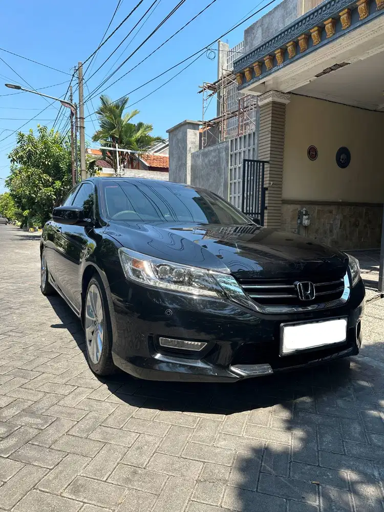Honda Accord VTI-L 2.4 AT (2014) Low KM.