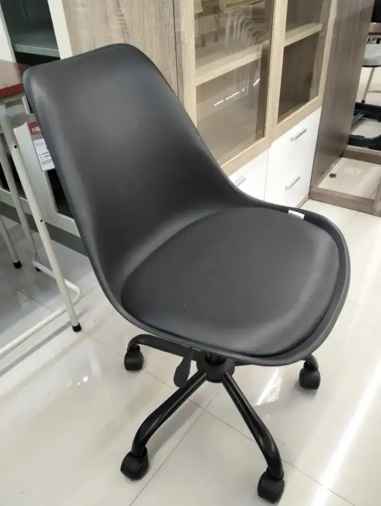 Macaroni desk chair black