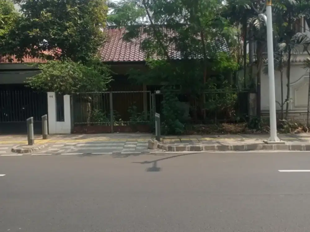 DIJUAL RUMAH PRIME JL YUSUF ADIWINATA MENTENG JAKARTA PUSAT