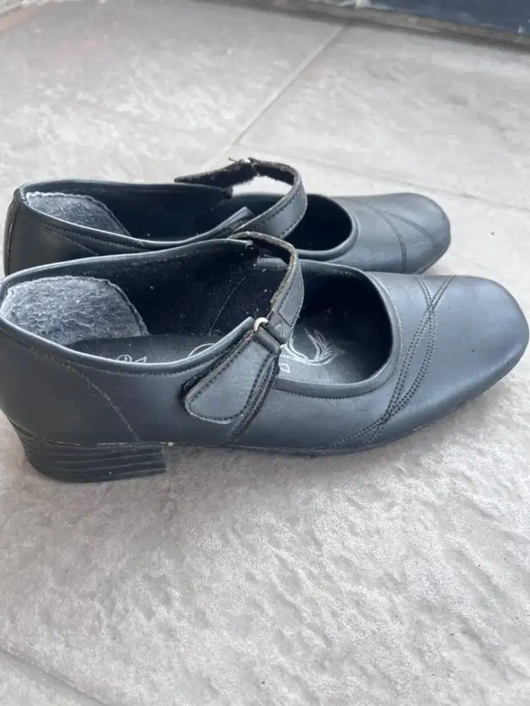 SEPATU PANTOFEL