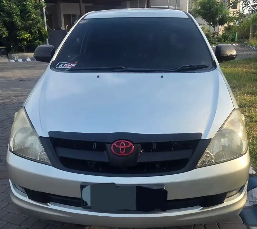 Kijang Innova 2005