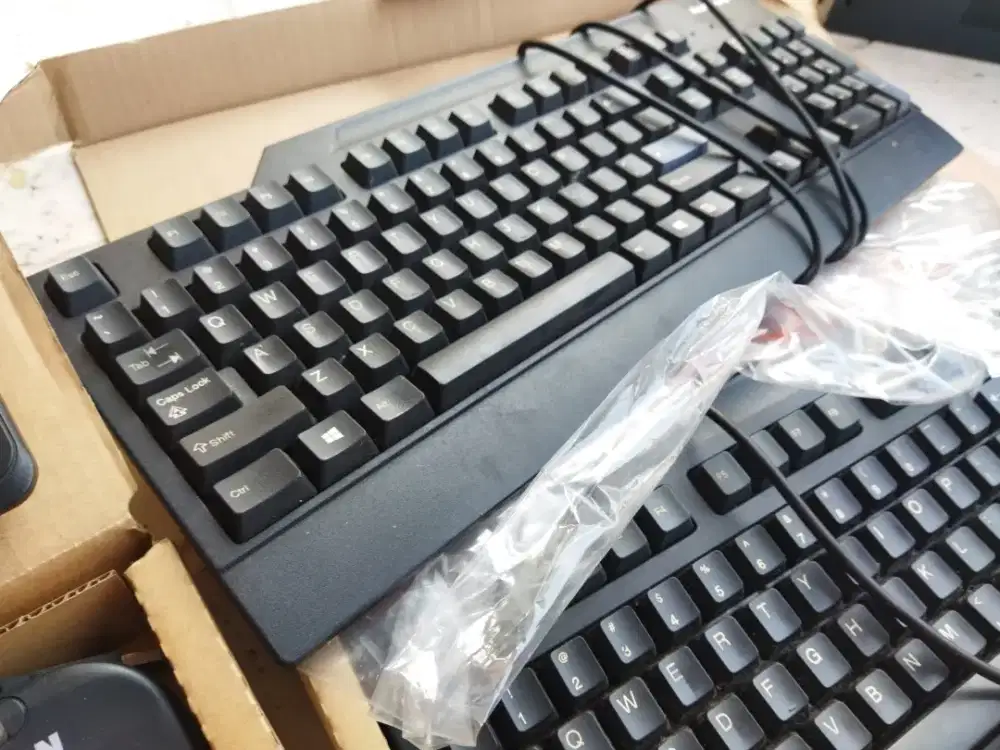Keyboard bekas borongan ada 6