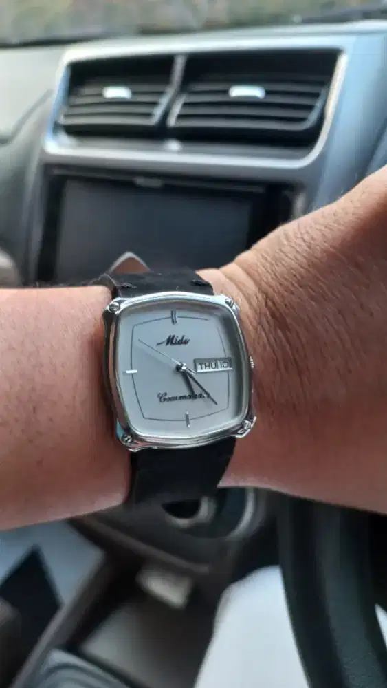 MIDO COMMANDER DAY DATE TANK