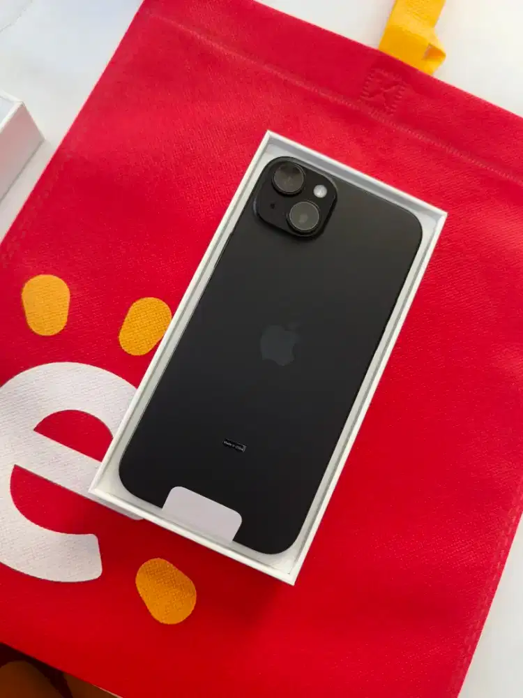 Iphone 13 garansi resmi ibox free tg dan case