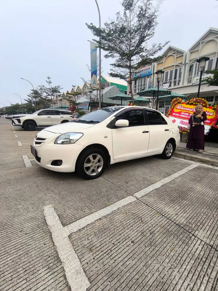 VIOS LIMO 1,5 MT PUTIH, MOBIL IRIT & GAK REWEL