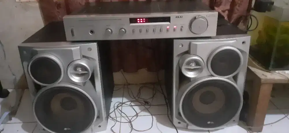 Di jual amplifier AKAI AM U 22 berikut salon LG