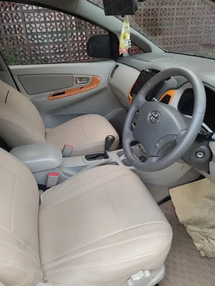 Dijual Mobil Toyota Innova Matic Tipe V 2008*