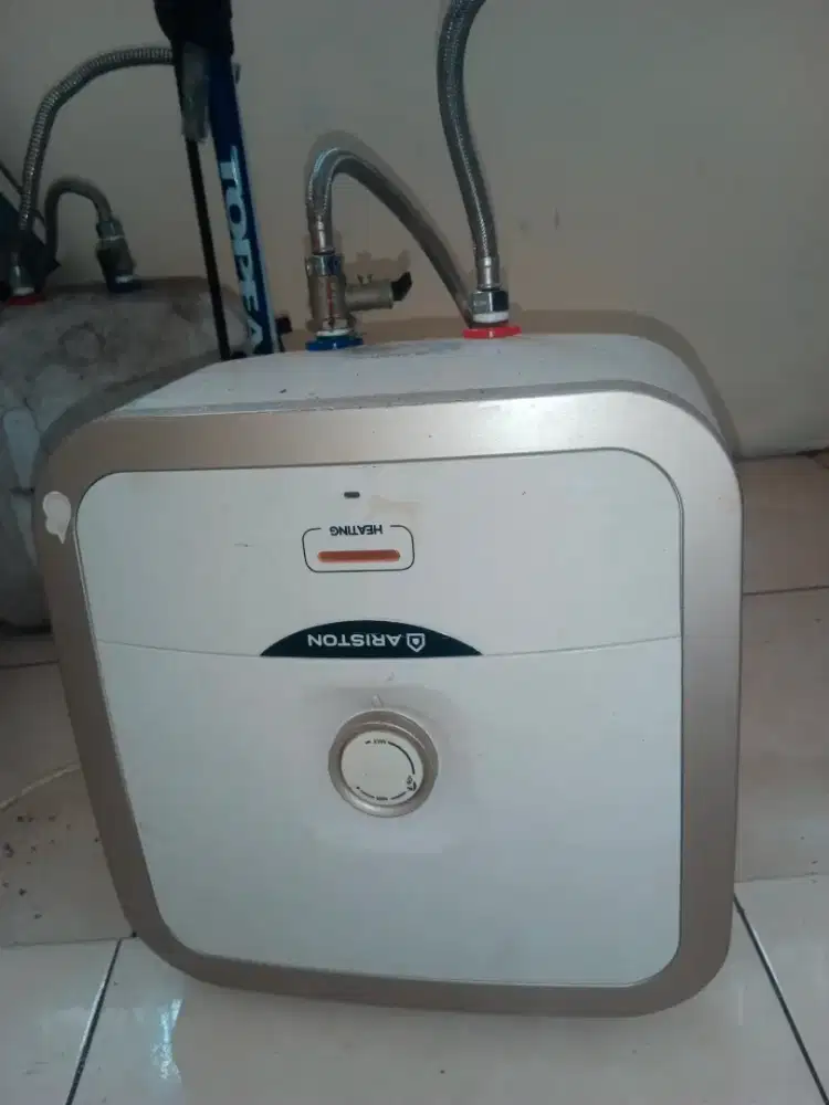 Water heater Ariston 10 L