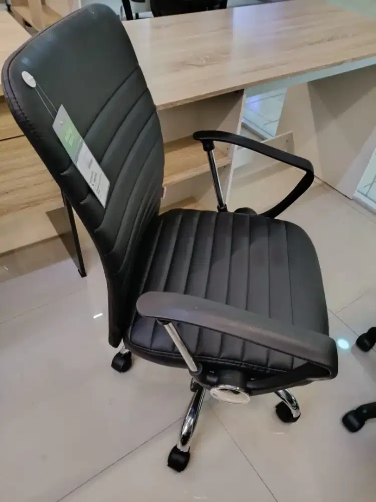 Cyrus office chair black
