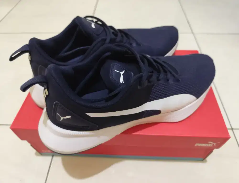 Sepatu olahraga pria