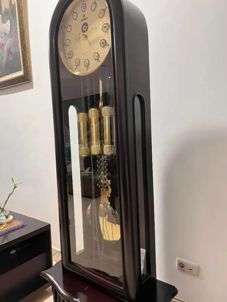 Jamm lemari (grandfather clock) merek Junghans.