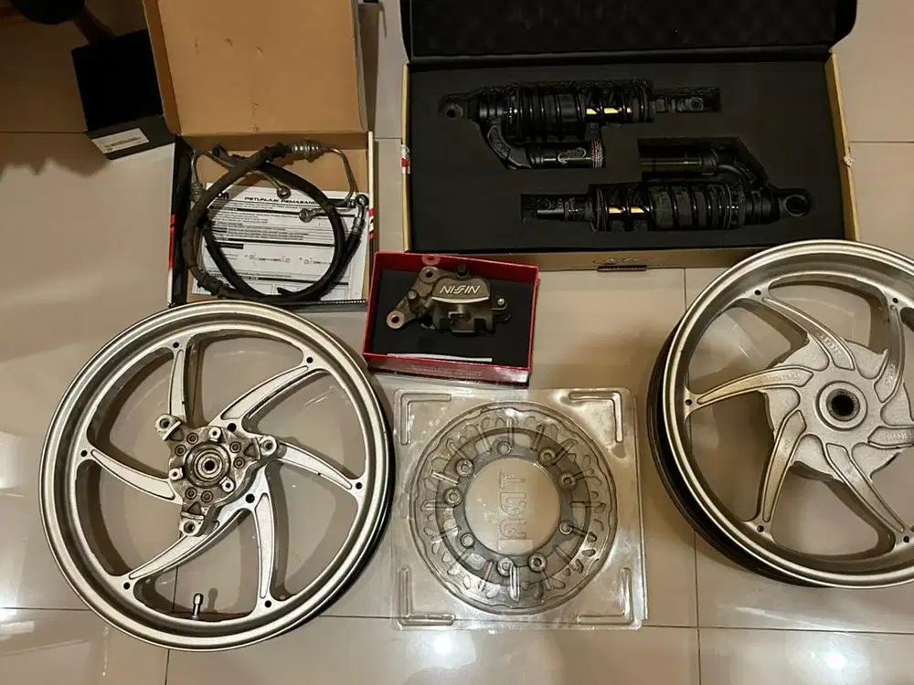 Dijual beberapa part modifikasi motor aerox