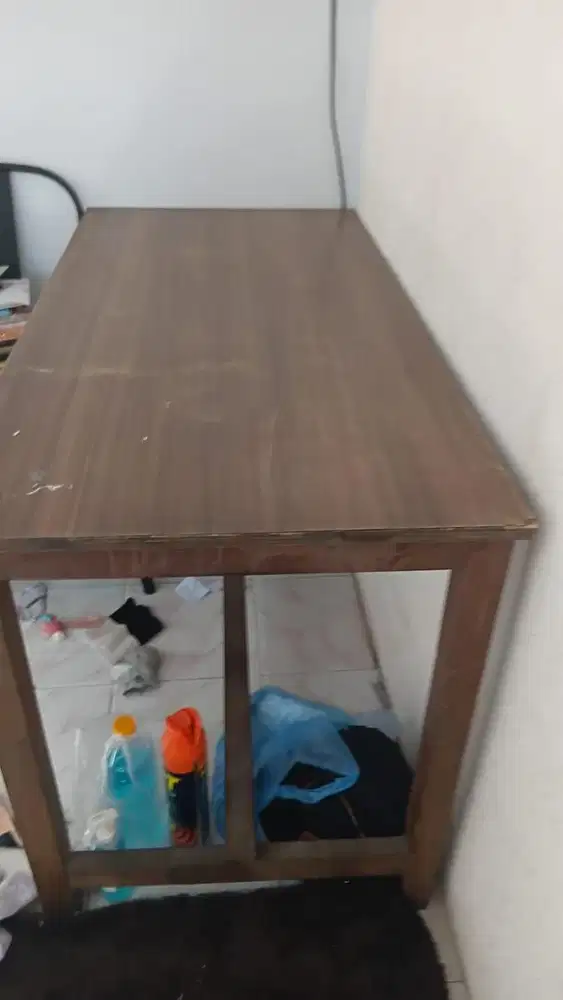 Meja persegi panjang