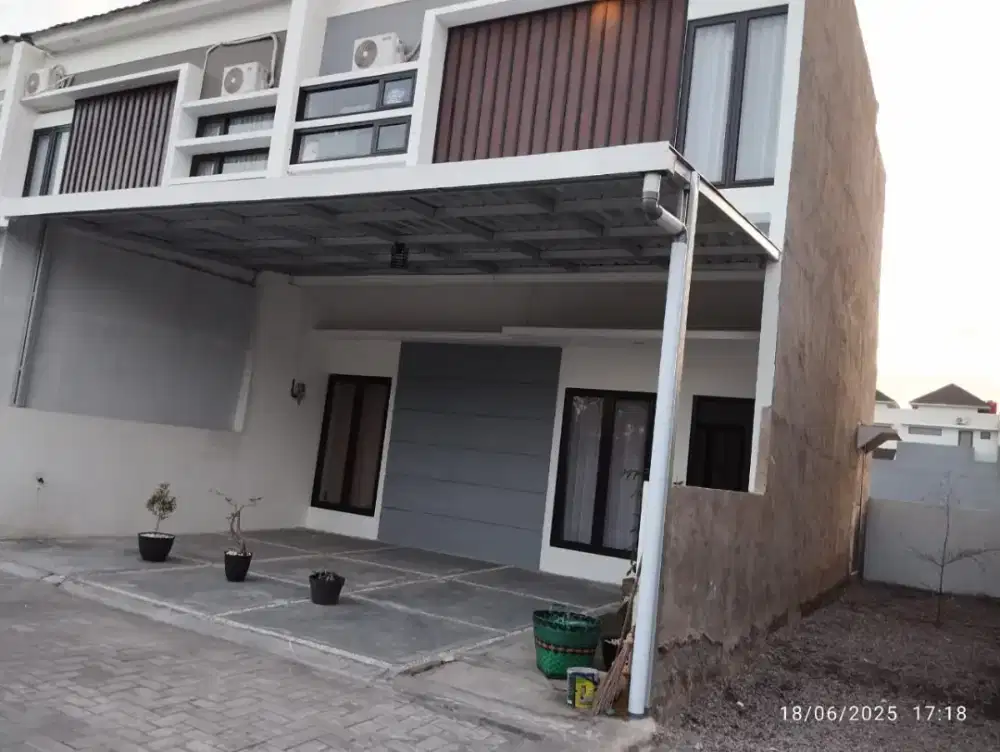 Disewakan rumah 2 lantai