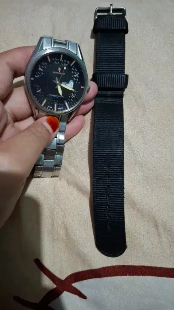 JAM TANGAN MERK SWISS ARMY