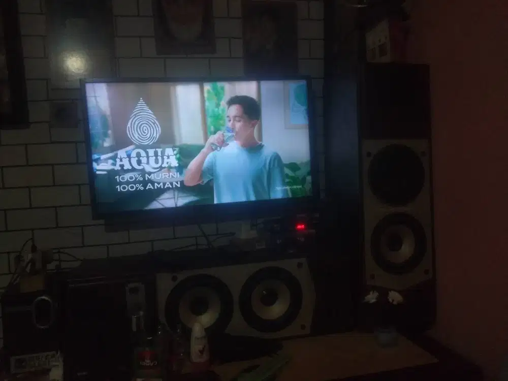 Televisi LED Toshiba 32inch + speaker aktif