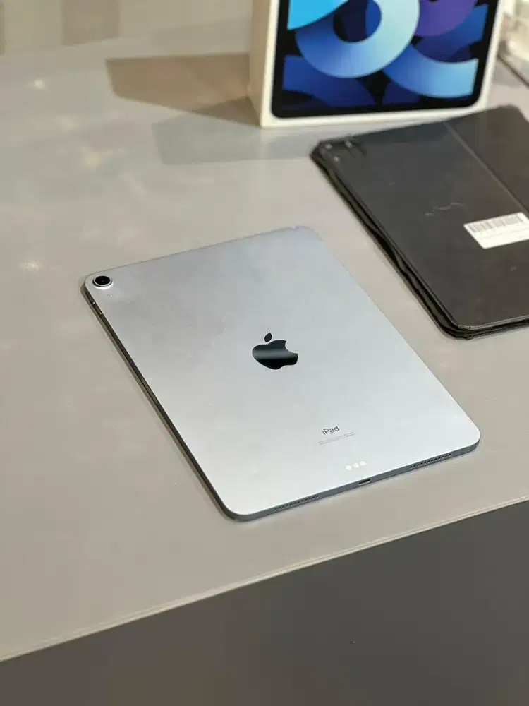 Ipad air 4 64gb wifi with smart keyboard kondisi ada ga mulus di body