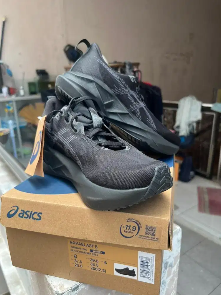 Asics Novablast 5 - Black New