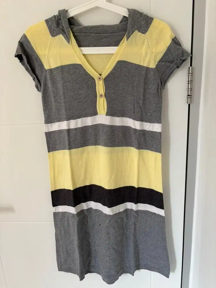 Yellow knit dress with hodie